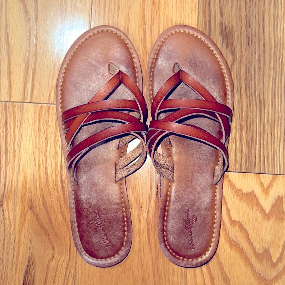 Universal thread sandals.